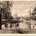 Der Eisdorfer Dorfteich auf einer Fotokarte, gel. 1956[Verlag: Kunstanstalt R. Leiter, Halle/Saale – 9,0 x 14,0 cm], Sammlung Mike Leske