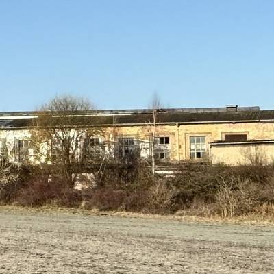 Bild 6: Seit 1990 nutzt der Gleisbau Röblingen die Gebäude der DMW (Foto: G. Matter, 2025).