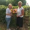 Frau Christina Kühn (rechts) begrüßt Frau Jeannette Seidler (links) als neue Leitung der Kita „Sonnenblume“ im OT Holleben.