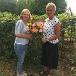 Frau Christina Kühn (rechts) begrüßt Frau Jeannette Seidler (links) als neue Leitung der Kita „Sonnenblume“ im OT Holleben. ©Gemeinde Teutschenthal