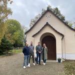 Übergabe der Trauerhalle mit Friedhofsverwalter Herr Rühlemann, Sachbearbeiter Gebäudemangement Herr Wilde, Bürgermeister Herr Eigendorf und Sachgebietleiterin Liegenschaften Frau Möckel ©Gemeinde Teutschenthal