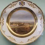 Einer der Teller aus der Sammlung Kerßenbrock mit der typischen Gestaltung. Foto: Mike Leske