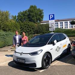 enviaM-Gruppe fördert Elektromobilität in Ostdeutschland –  Gemeinde Teutschenthal tauscht Benziner gegen Elektroauto