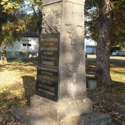 Abb. 3: Das Dornstedter Kriegerdenkmal auf dem Dorfanger. Foto: Mike Leske, Oktober 2018