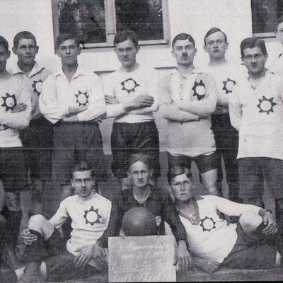 Abb. 2 Das erste Mannschaftsfoto des FC Eisdorf vom August 1918. Quelle aus Privatbesitz