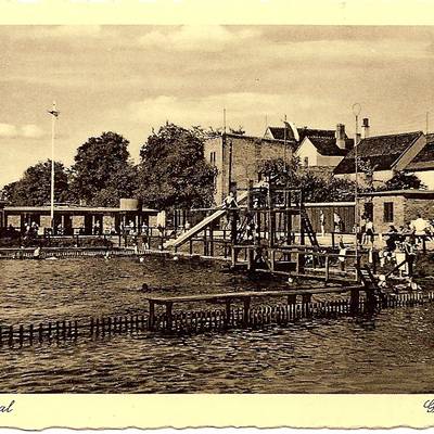 Abb. 4 Die Sprungturmanlage im Gemeindebad in Unterteutschenthal in den 1930er Jahren